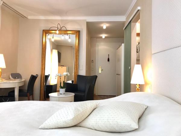 Hotel des Balances : photo 6 de la chambre chambre lit queen-size - vue sur ville (1 adulte)