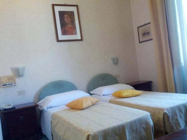 Hotel Villa Kinzica : photo 1 de la chambre chambre lits jumeaux