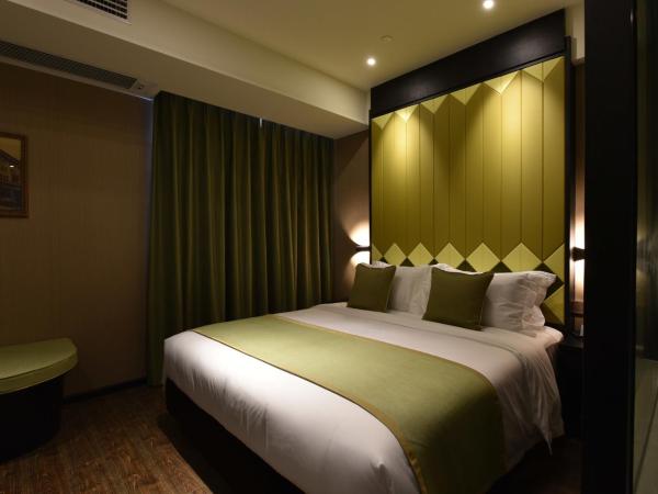 SHANGHAI-DECO Hotel-Free shuttle bus from Pudong Airport and Disneyland : photo 10 de la chambre chambre lit king-size standard