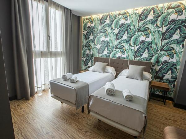 Málaga Premium Hotel : photo 7 de la chambre chambre familiale