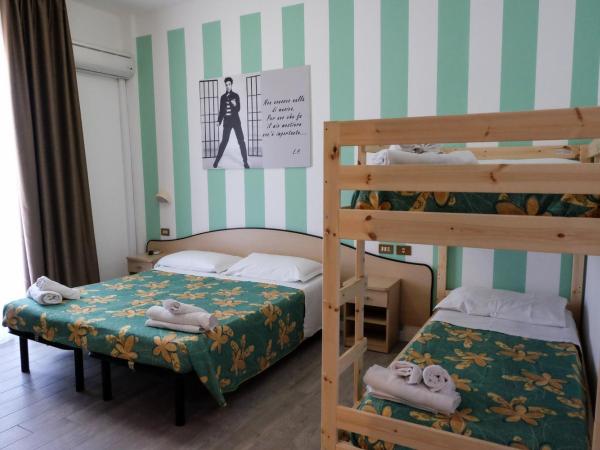 Beach Hotel Clerice : photo 2 de la chambre chambre quadruple avec balcon