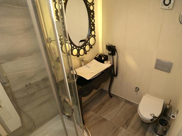 Demonti Hotel : photo 5 de la chambre chambre triple confort