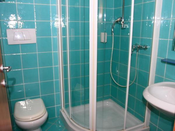Bed and Breakfast La Rossa : photo 7 de la chambre chambre triple avec balcon