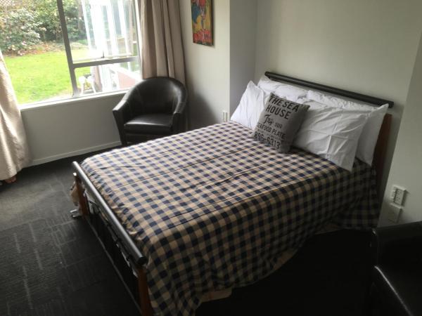 Sandy Feet Accommodation : photo 6 de la chambre chambre double standard avec salle de bains commune