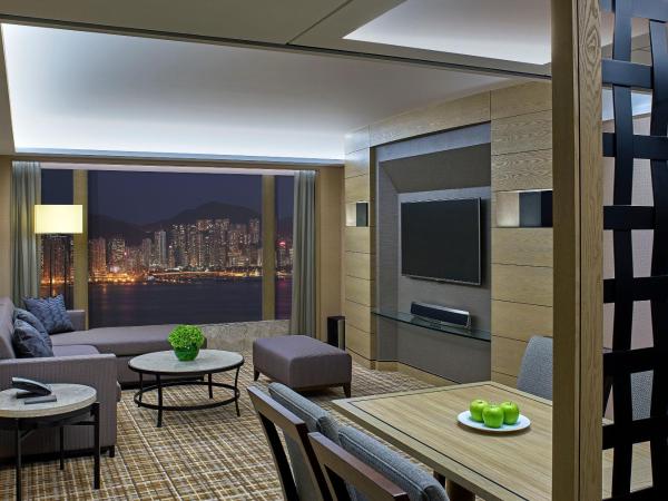 New World Millennium Hong Kong Hotel : photo 3 de la chambre deluxe harbour view suite with executive lounge access