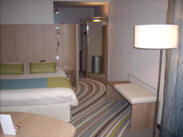 Mercure Angers Centre de Congrès : photo 2 de la chambre chambre double supérieure avec 1 lit double côté jardin