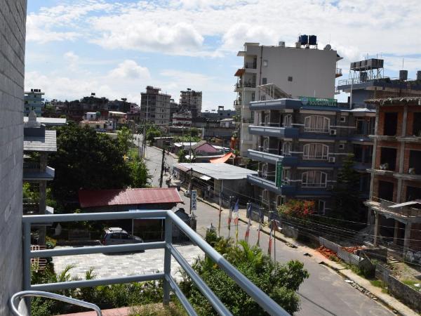 Hotel Blossom : photo 1 de la chambre chambre lits jumeaux avec balcon