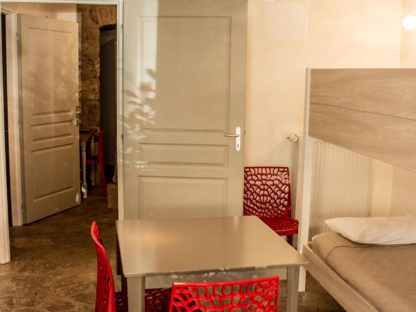 Hôtel BURLATIS : photo 5 de la chambre chambre familiale avec terrasse