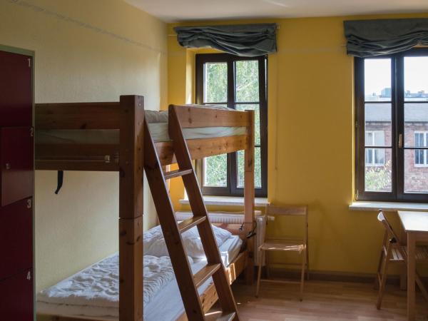 Hostel Louise 20 : photo 5 de la chambre lit superposé dans dortoir mixte