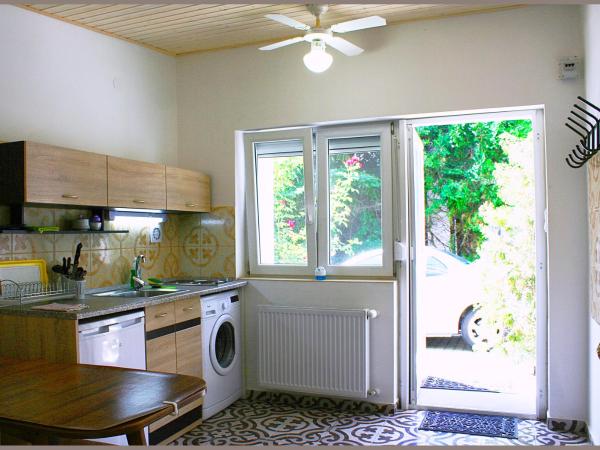 White & Quiet Apartment House : photo 5 de la chambre chambre lit king-size