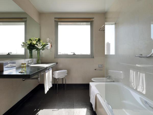 Eurostars Lucentum : photo 6 de la chambre chambre lits jumeaux avec lit d’appoint - 301