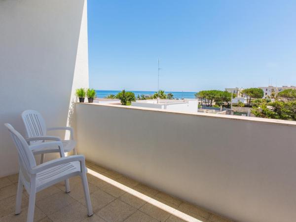 Hotel Riviera : photo 7 de la chambre chambre double avec balcon - vue sur mer