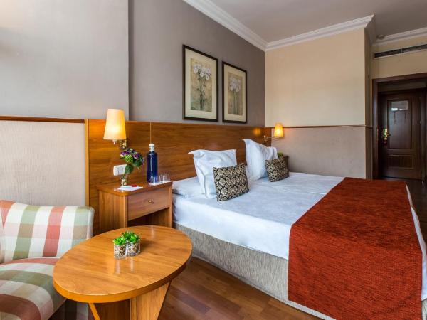 Leonardo Hotel Granada : photo 3 de la chambre chambre double ou lits jumeaux supérieure