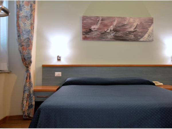 Hotel Genova : photo 1 de la chambre chambre double ou lits jumeaux