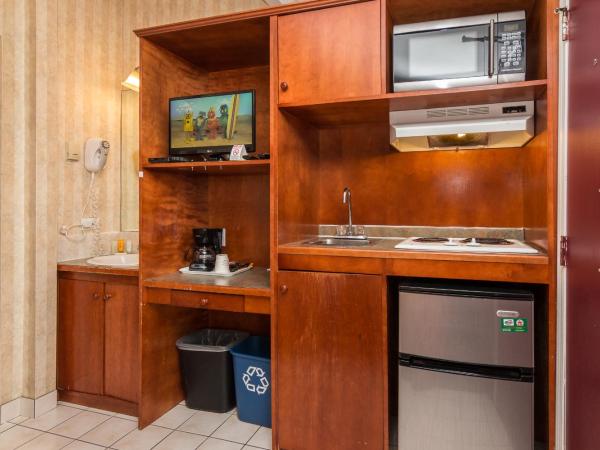 Canadas Best Value Inn Chinook Station : photo 3 de la chambre queen room with kitchenette - non smoking