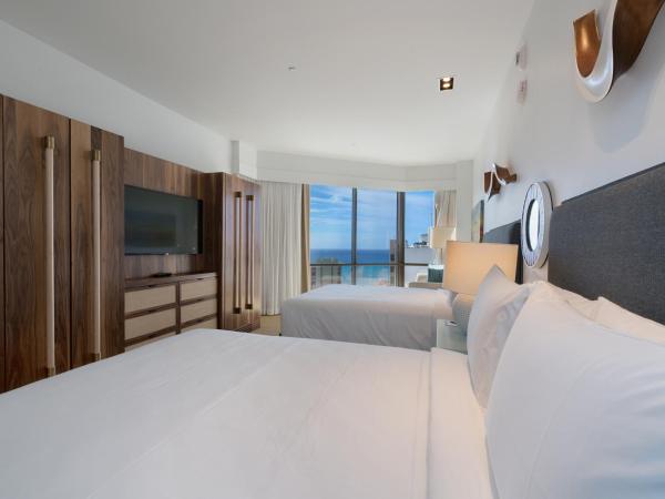 Hyatt Centric Waikiki Beach : photo 1 de la chambre chambre avec 2 lits queen-size - vue sur océan