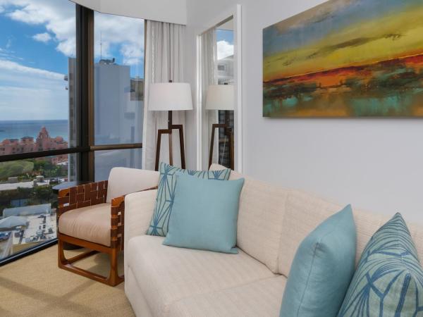 Hyatt Centric Waikiki Beach : photo 2 de la chambre suite lit king-size - vue sur océan