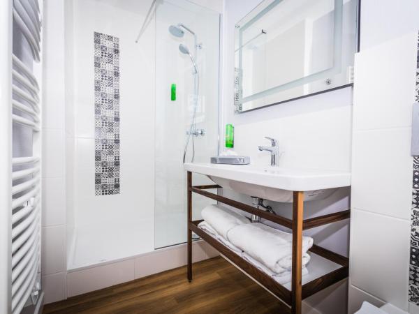 Best Western Hôtel de France : photo 7 de la chambre chambre supérieure lit queen-size