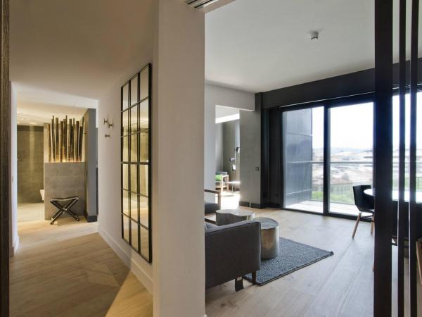 Hotel Tres Reyes Pamplona : photo 7 de la chambre suite