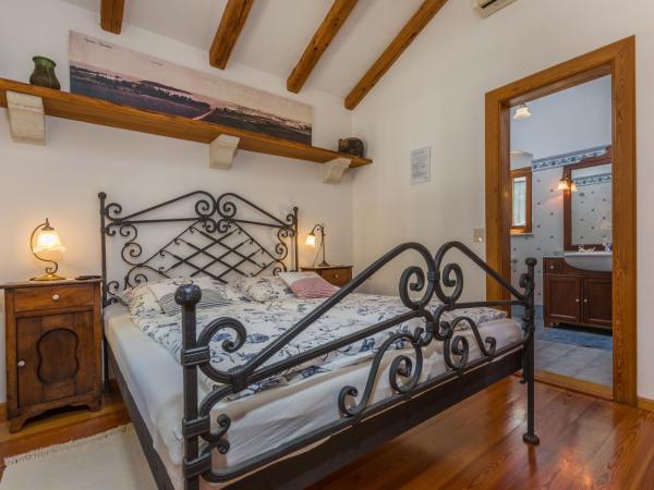 Guesthouse Casa Nova : photo 6 de la chambre maison en pierres