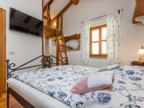 Guesthouse Casa Nova : photo 5 de la chambre maison en pierres