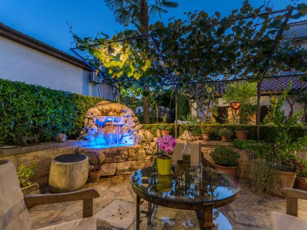 Guesthouse Casa Nova : photo 2 de la chambre maison en pierres