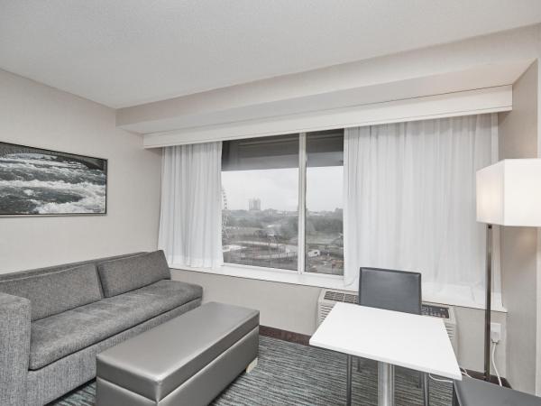 Vittoria Hotel & Suites : photo 2 de la chambre junior suite 2 queen beds and sofa bed
