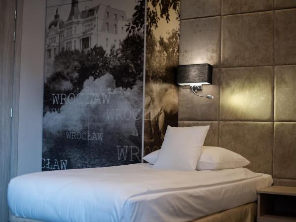 Citi Hotel's Wrocław : photo 5 de la chambre chambre lits jumeaux