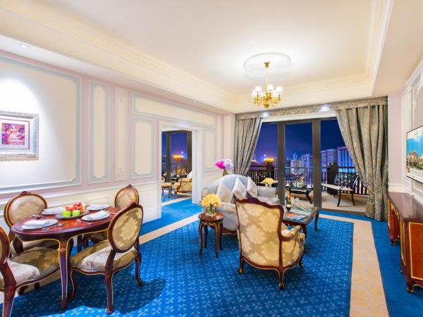 Legend Palace Hotel : photo 2 de la chambre suite - vue sur ville