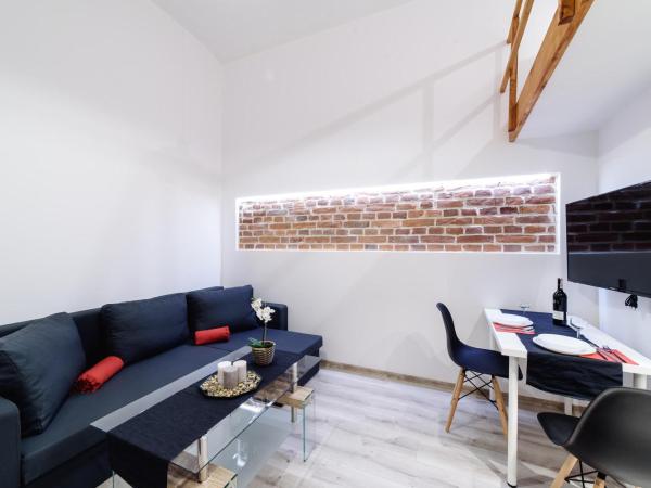 2 Nights Apartments - great location, right next to Main Rail and Bus Station, 10 min to Main Square by foot : photo 6 de la chambre appartement en duplex