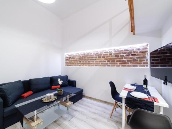 2 Nights Apartments - great location, right next to Main Rail and Bus Station, 10 min to Main Square by foot : photo 10 de la chambre appartement en duplex
