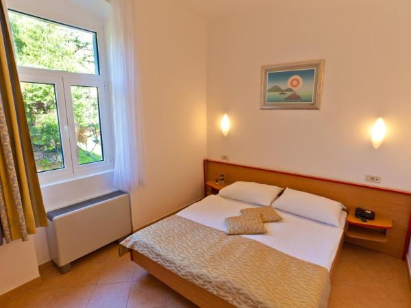 Villa Tamaris - Hotel Resort Dražica : photo 1 de la chambre chambre double