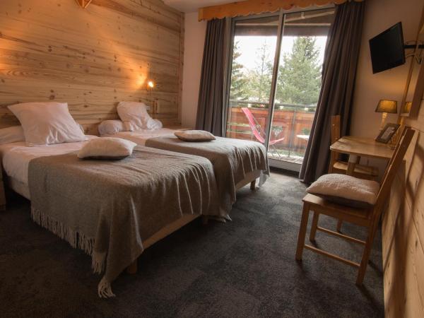 Hotel Adret : photo 5 de la chambre chambre double/lits jumeaux avec balcon

