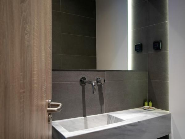AD Athens Luxury Rooms & Suites : photo 2 de la chambre chambre lit king-size standard
