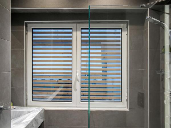 AD Athens Luxury Rooms & Suites : photo 4 de la chambre chambre lits jumeaux de luxe (2 adultes + 1 enfant)