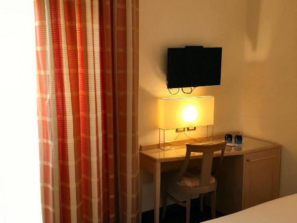 Hotel Byron : photo 4 de la chambre chambre double ou lits jumeaux