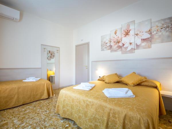 B&B Dolce Luna : photo 9 de la chambre chambre triple supérieure