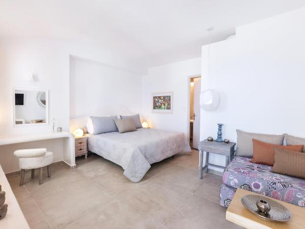 Santorini Secret Premium : photo 2 de la chambre suite prestige avec jacuzzi extérieur - vue sur caldeira