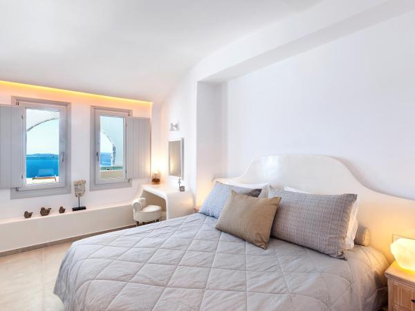 Santorini Secret Premium : photo 4 de la chambre suite prestige avec jacuzzi extérieur - vue sur caldeira