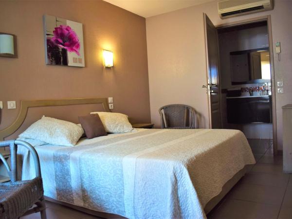 Le Maray : photo 1 de la chambre chambre double standard - côté cour - vue sur parking