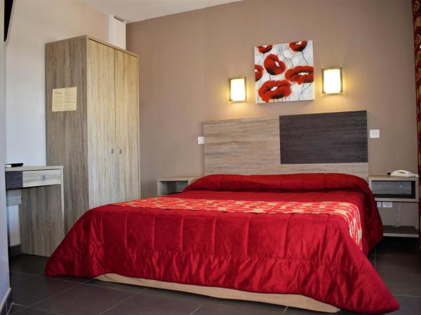 Le Maray : photo 8 de la chambre chambre double confort - vue sur cour - 1er Étage