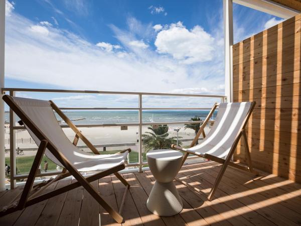 Hôtel Café Miramar : photo 7 de la chambre chambre lit queen-size - vue sur mer