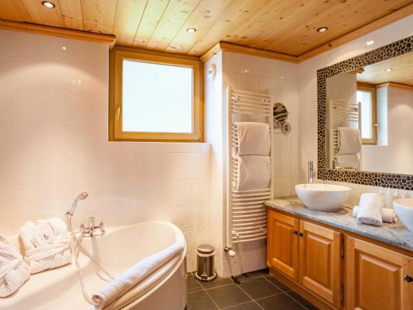Chalet-Hôtel Hermitage : photo 5 de la chambre suite prestige mont-blanc avec accès au spa