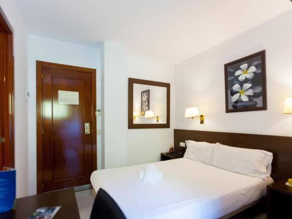 Insitu Eurotel Andorra : photo 4 de la chambre chambre triple mansardée