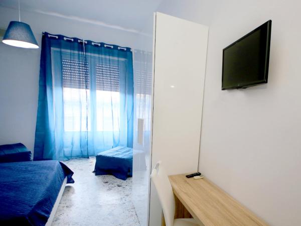 B&B Salernow2 : photo 2 de la chambre chambre quadruple avec balcon