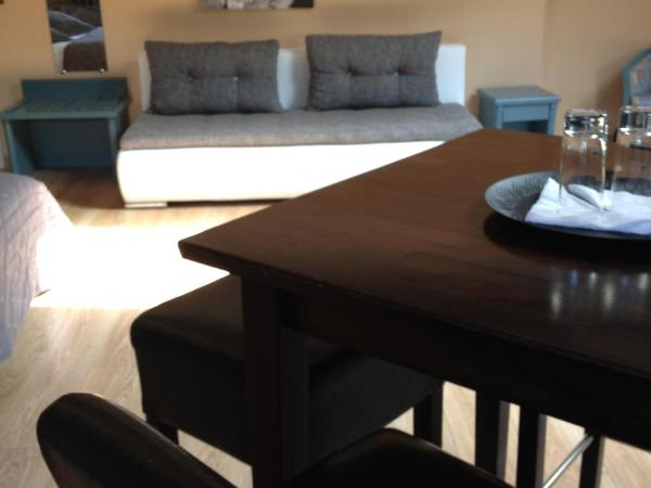 Hôtel Du Théâtre Centre Historique - Parking Souterrain Gratuit : photo 5 de la chambre chambre familiale