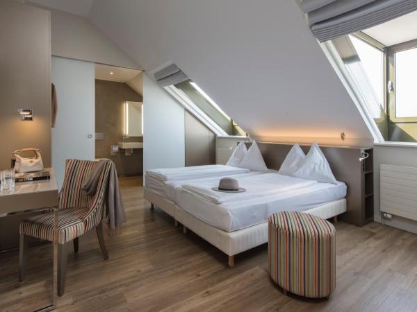 Hôtel du Théâtre, Boutique Hôtel : photo 1 de la chambre chambre familiale - vue sur jardin