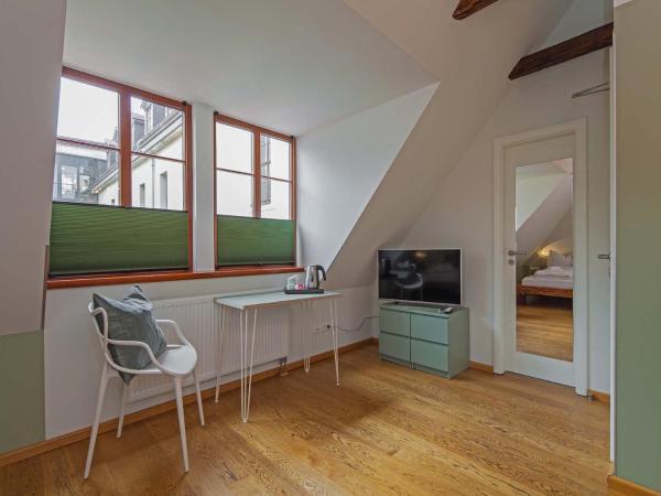 Bed and Breakfast am Schillerplatz : photo 6 de la chambre chambre familiale avec salle de bains privative