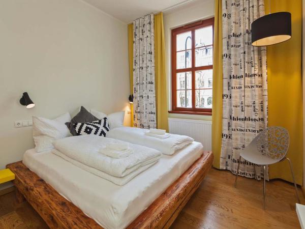 Bed and Breakfast am Schillerplatz : photo 9 de la chambre chambre familiale