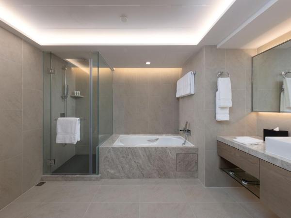 New World Millennium Hong Kong Hotel : photo 4 de la chambre chambre vue sur port